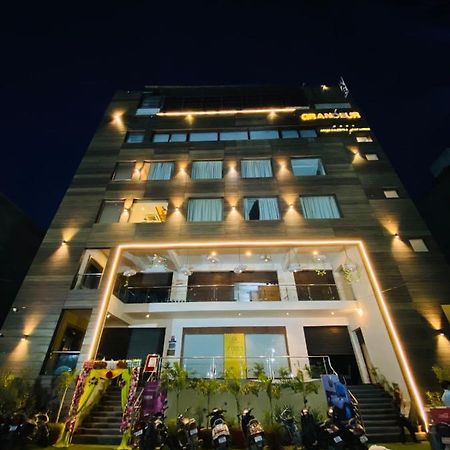 Hotel Ss Grandeur Lucknow Bagian luar foto
