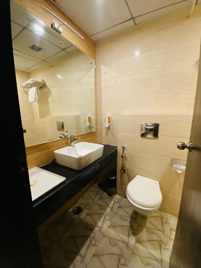 Hotel Ss Grandeur Lucknow Bagian luar foto