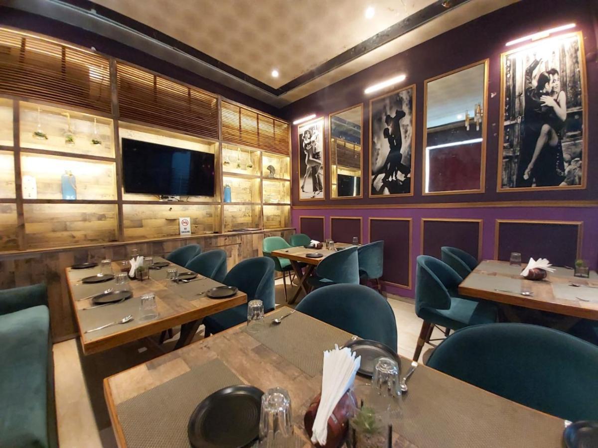 Hotel Ss Grandeur Lucknow Bagian luar foto